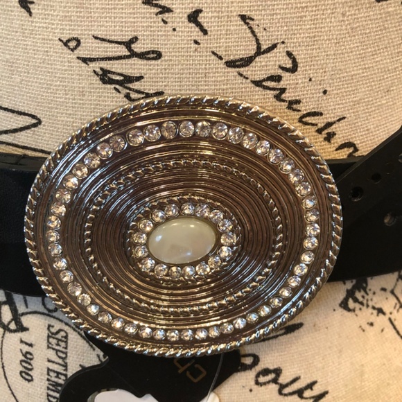 Chico’s size M/L Adjustable Belt